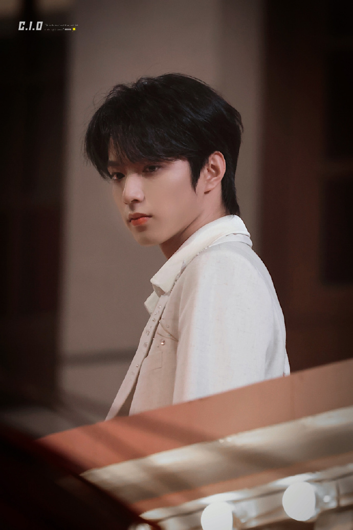 居·高·临·下  睥·睨·众·生  @时代少年团-刘耀文  刘耀文超话