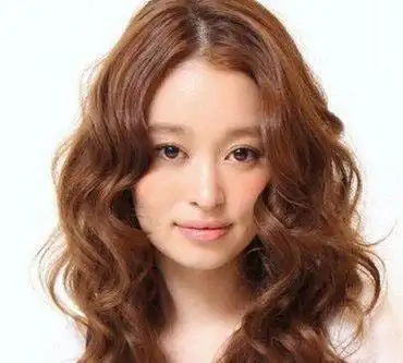 方脸卷发适合的发型 2017方脸卷发发型图片