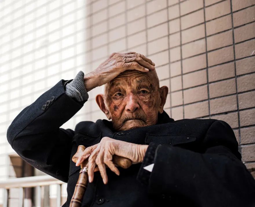 天府新区百岁老人摄影展上线