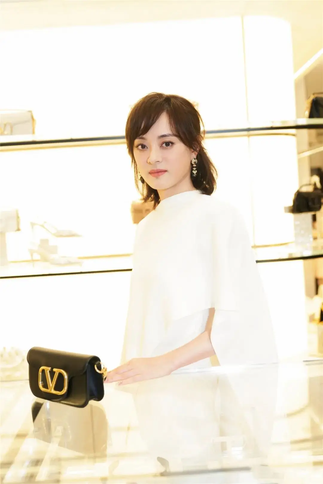 孙俪长发造型惊艳亮相吊带裙尽显优雅气质美回颜值巅峰