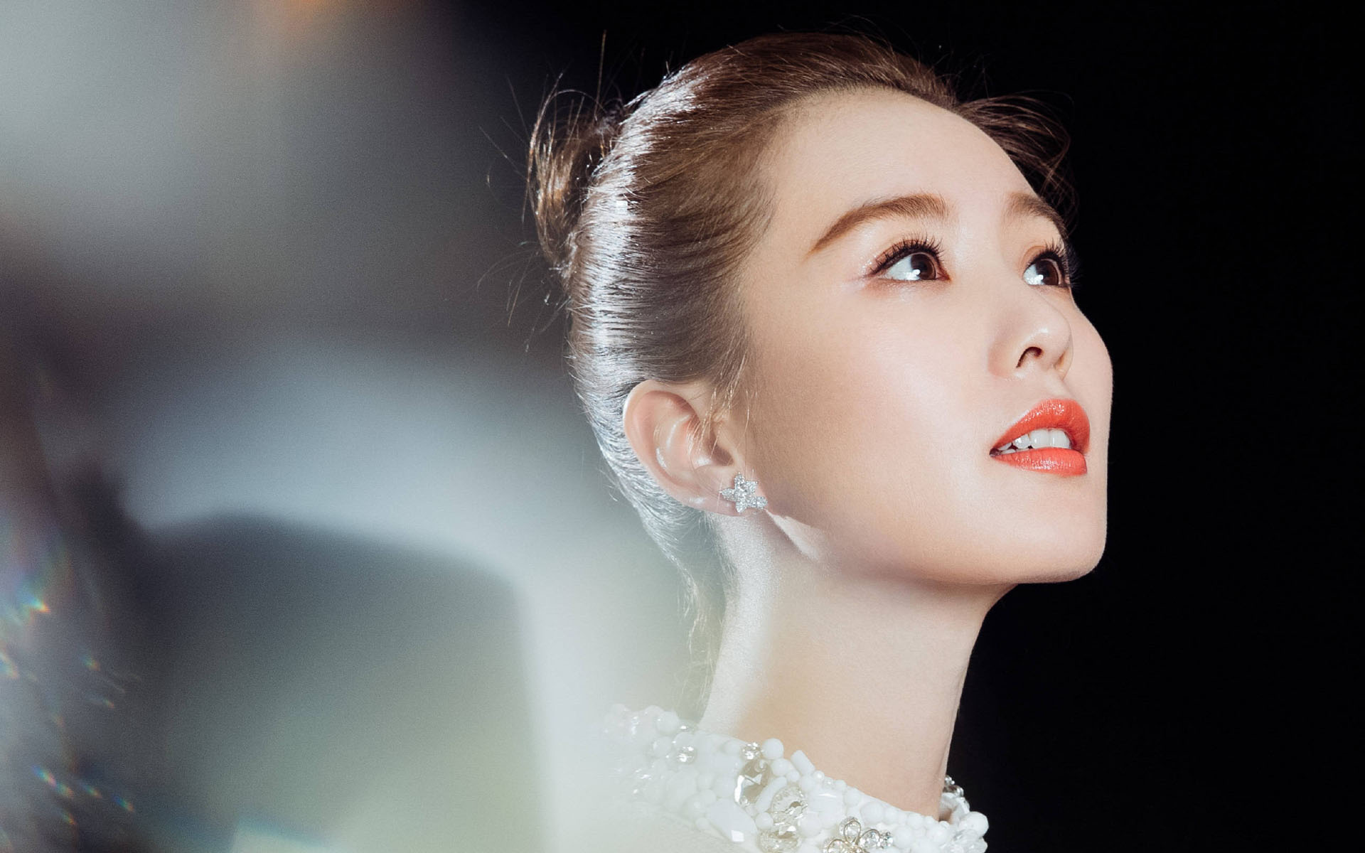 刘诗诗甜美丸子头淑女风写真高清壁纸