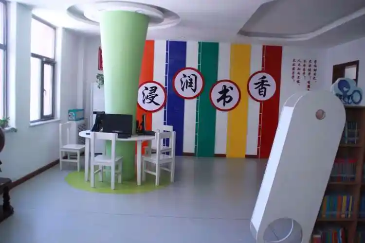 到石家庄市北翟营小学对标学习 写美篇之后,我们重点参观了几个功能室