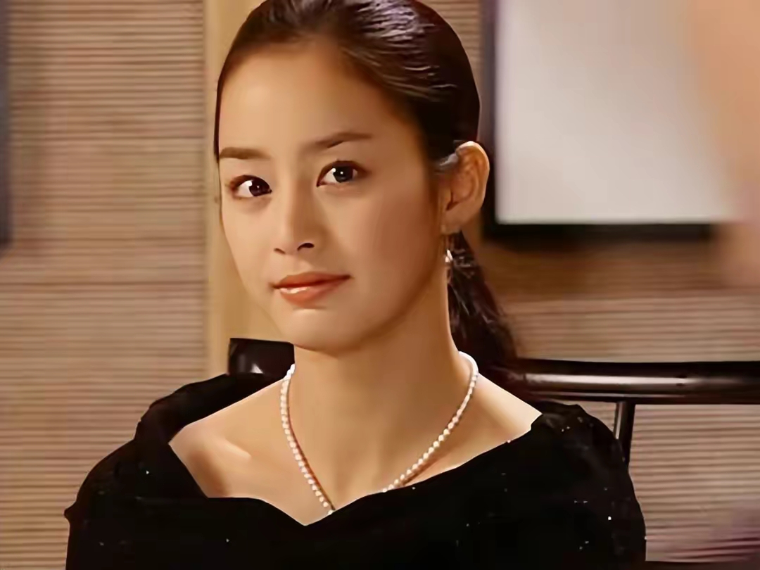 天才美女金泰熙:漂亮还是学霸,37岁下嫁巨星,结婚6年恩爱如初