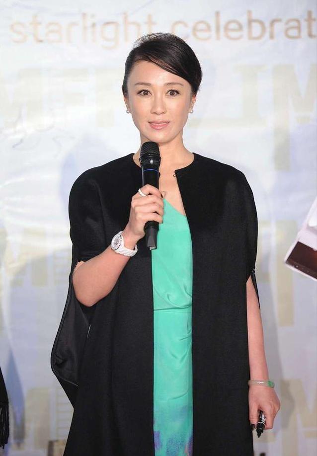 傅艺伟身材真是发福不少,虽然脸上没啥变化,但是头发感觉变少了