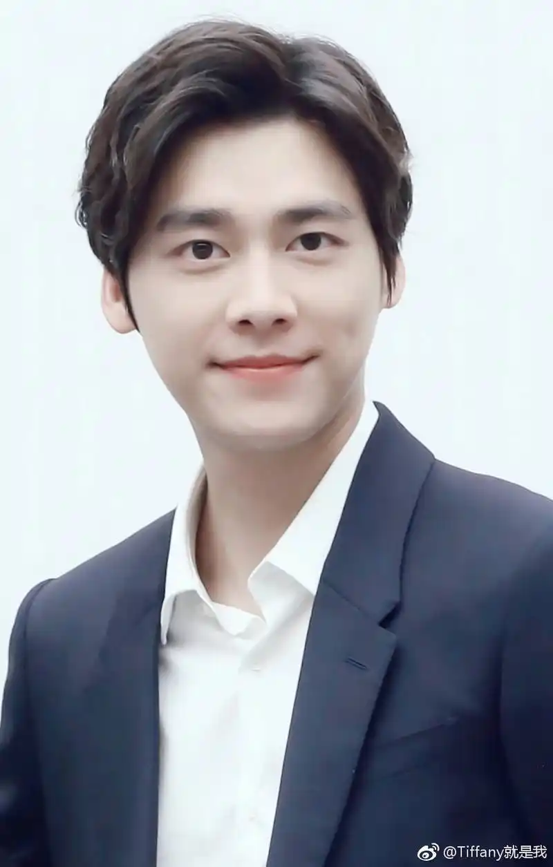 李易峰分享190122有酒窝的人颜值不低说的不就是李易峰