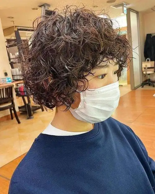 满头烫发型图片短发,短头发烫卷发发型图片-图片大观-奇异网