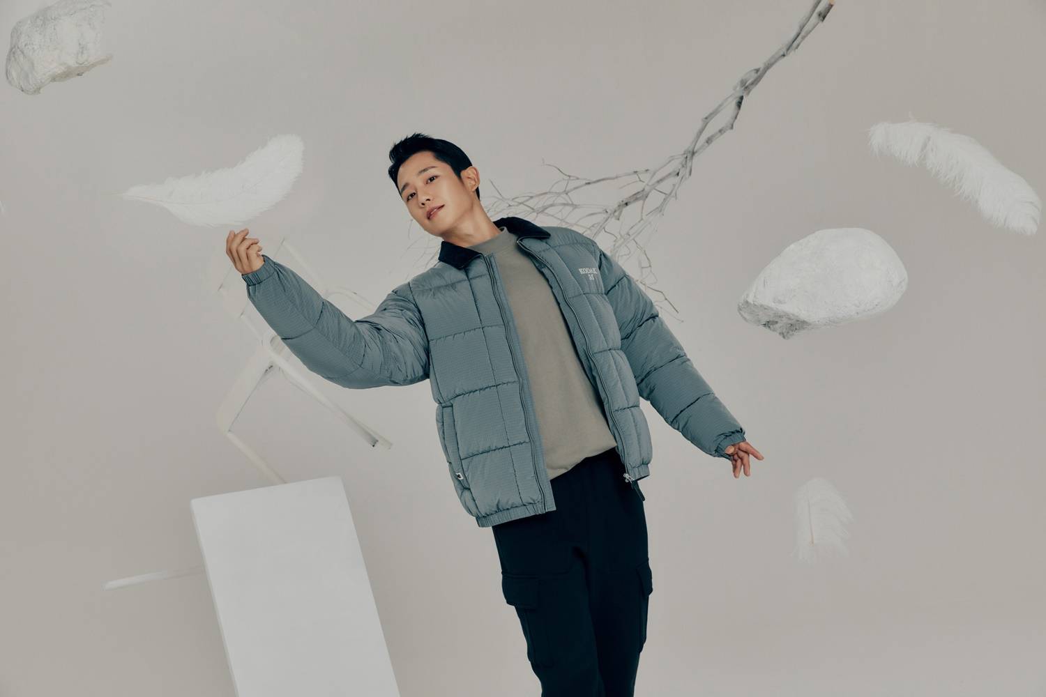 丁海寅最新代言宣传照曝光青春阳光笑容治愈