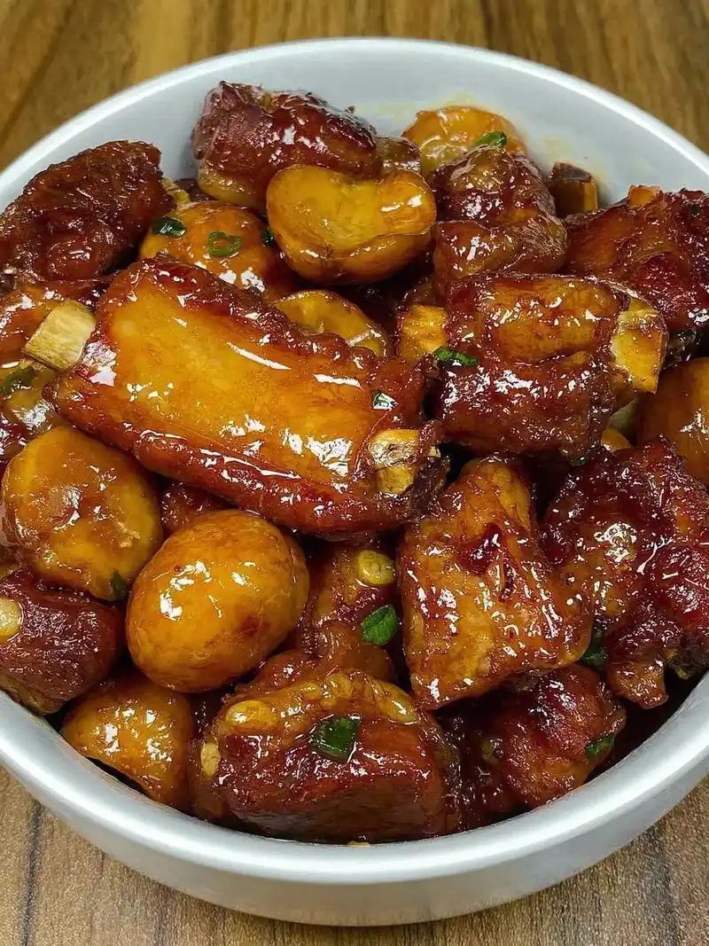 板栗烧排骨这样做一盘都不够吃呀!咸香软糯 - 抖音