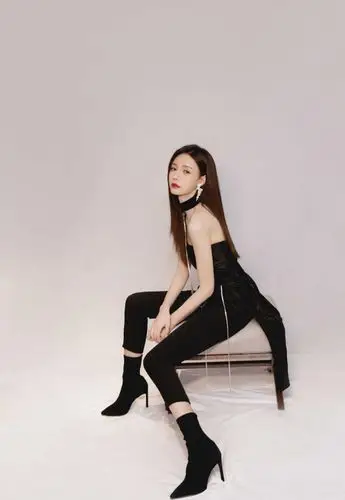 沈梦辰黑色单品搭配高跟鞋精致成熟帅气圈粉