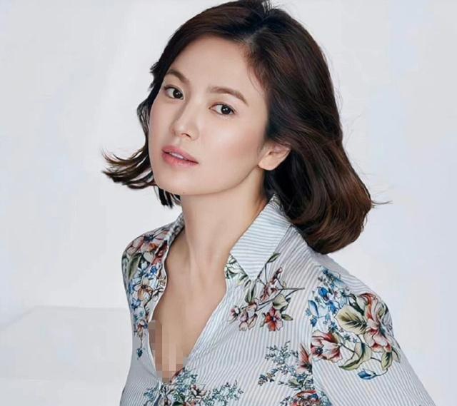 41岁宋慧乔现身新加坡,面部僵硬下巴侧歪,网友:人造脸太可怕