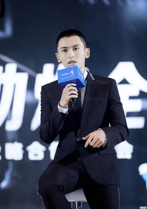 于正看男艺人的眼光很不错,可张哲瀚却没有火