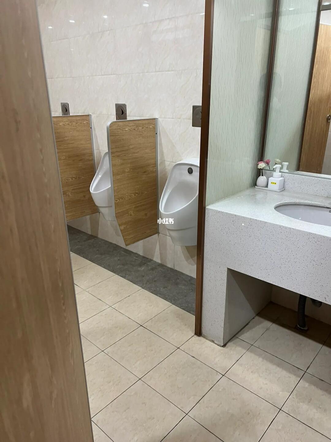 在男厕所拉屎是一种什么体验