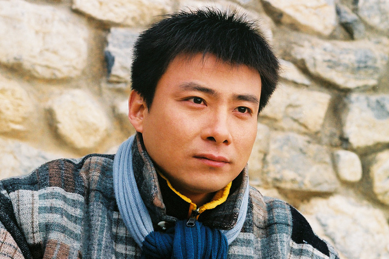 1968年10月1日出生于陕西西安,毕业于陕西省戏曲学校,中国大陆内地男