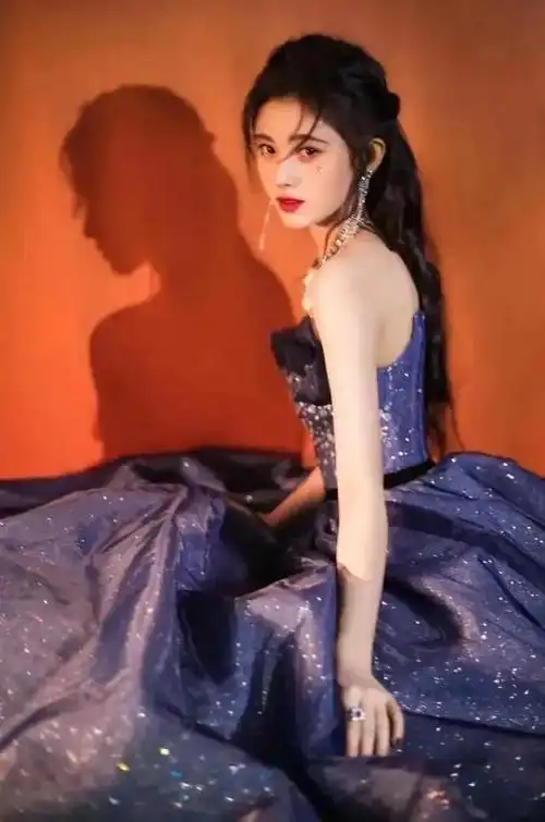 歌手鞠婧祎的基本信息资料 鞠婧祎简介个人资料 - 歌词译