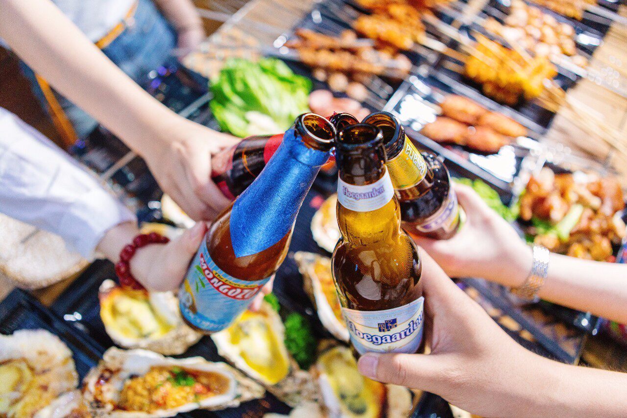 吃烧烤,就是要来打啤酒更嗨啊!