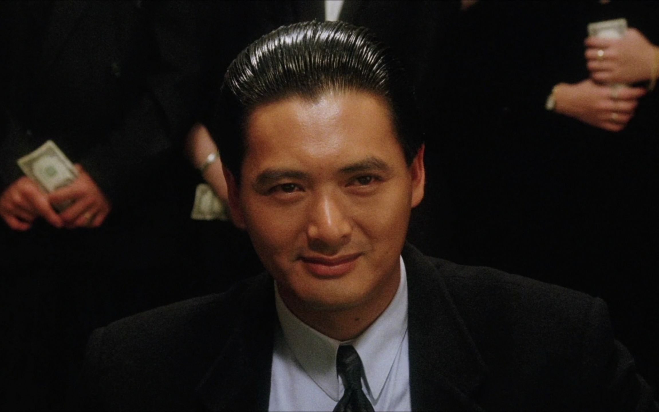 【影视剧解毒】经典港片《赌神》:发哥痴傻帅气无缝转换,开启赌片时代