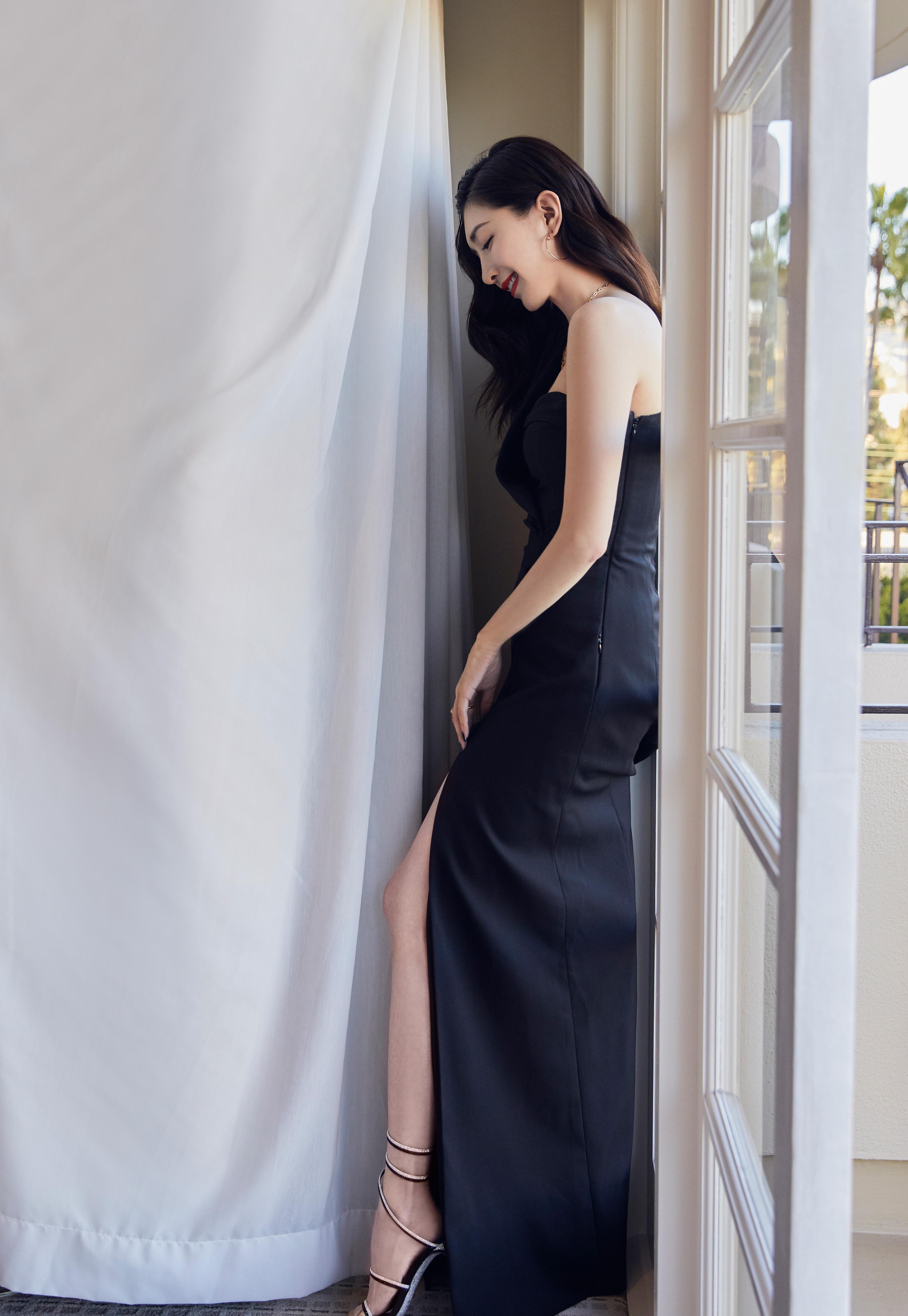 江疏影晒20岁军训照不光天生肤白貌美大长腿最主要还超会穿