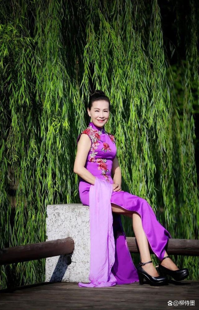 旗袍摄影怎么摆姿势?2句拍照口诀,端庄优雅很上镜