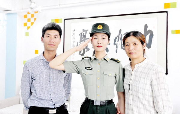 宿迁女仪仗兵郭晗我骄傲我为祖国护旗