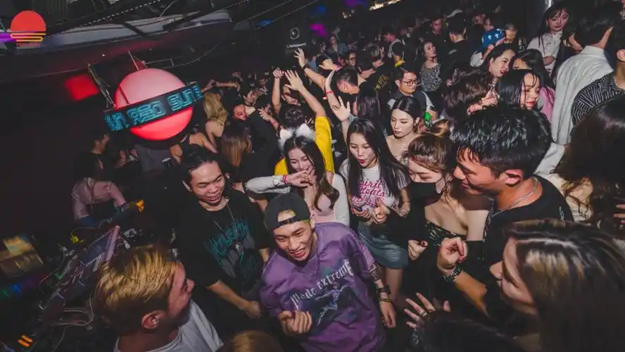 一起蹦迪吗宝广州酒吧广州酒吧推荐