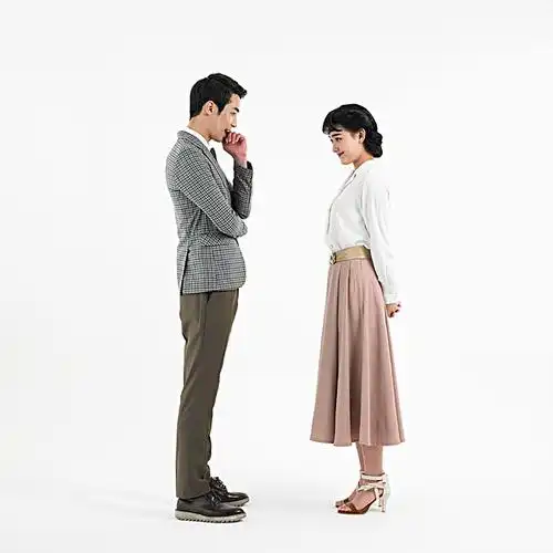 >>更多对视图片