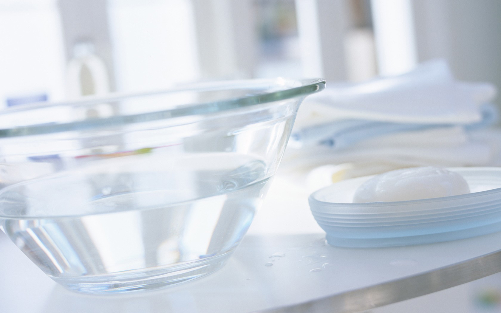 白色系小清新简约室内风景桌面壁纸