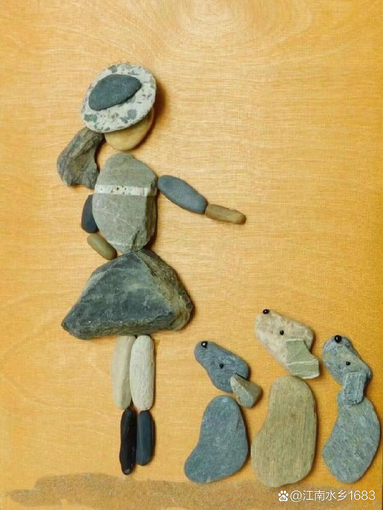 小创意,很开心啊,鹅卵石  周末去河边找点鹅卵石,随手拼一下,看看能拼