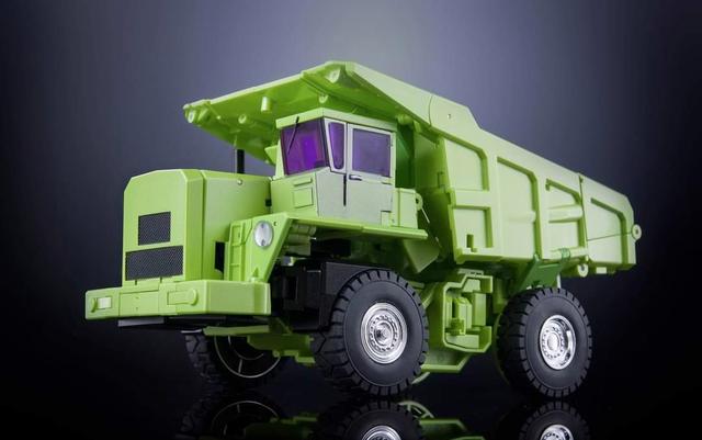 角色出自《变形金刚》g1动画,是霸天虎工程队挖地虎的成员.