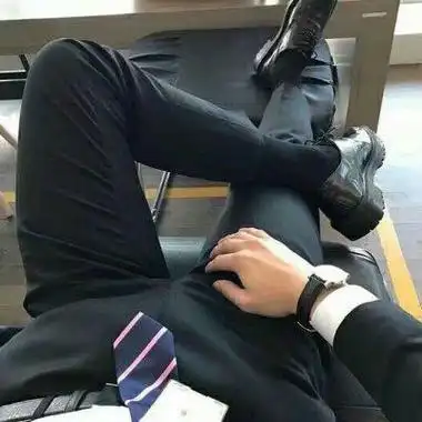 成熟帅气的穿西装稳重男生头像 不露脸穿正装超a禁欲风的男头_男生