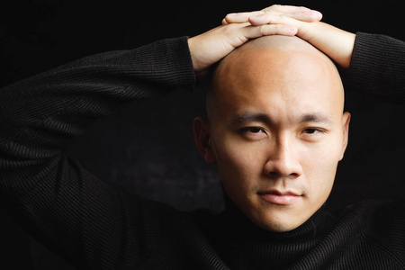 剃光头图片