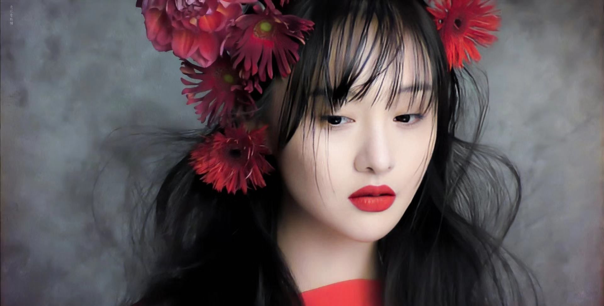 封面女孩郑爽撕开标签,告别小清新,走上时尚的道路