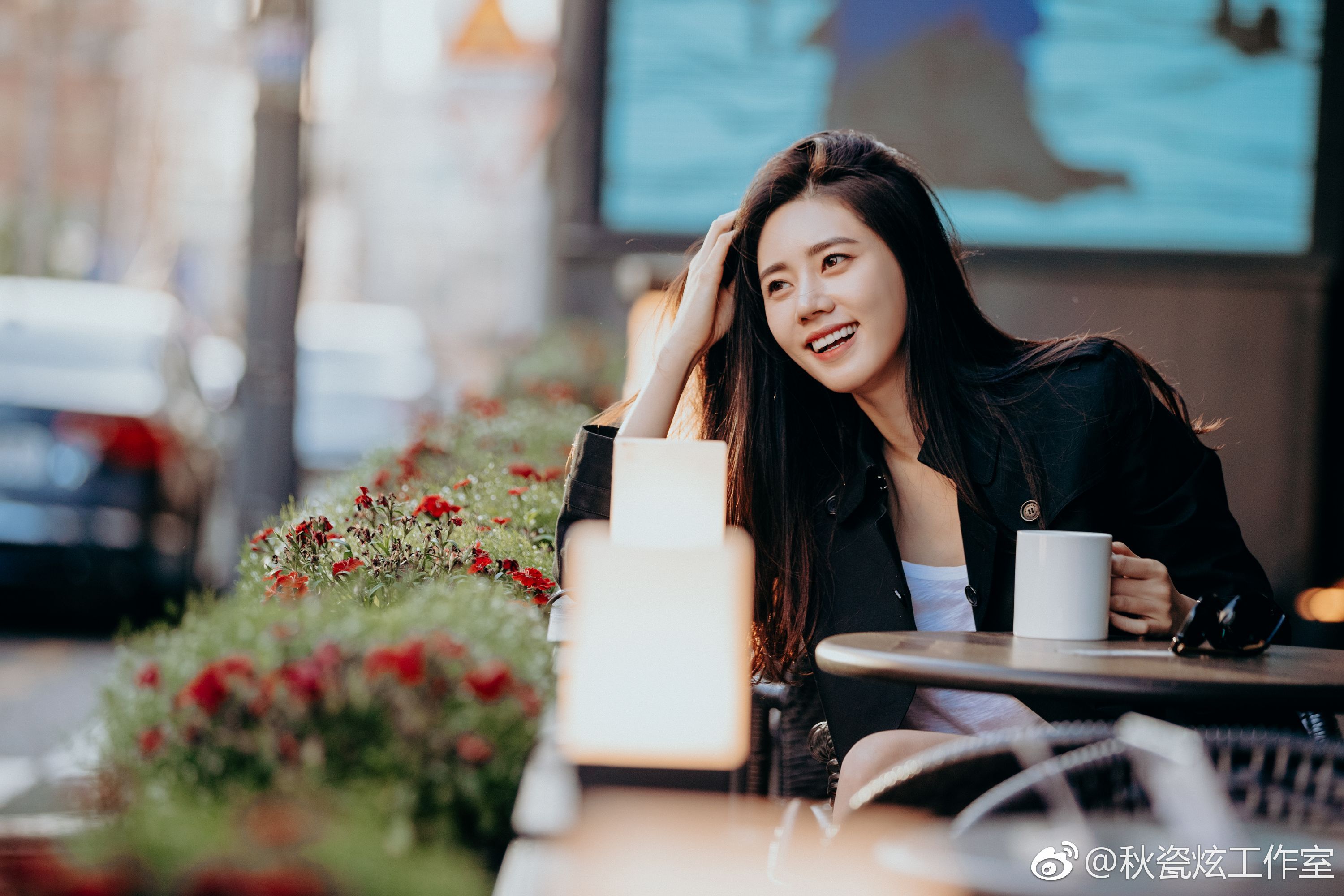 秋瓷炫长发造型搭配简洁白t恤,减龄又有活力,39岁秒变18岁少女