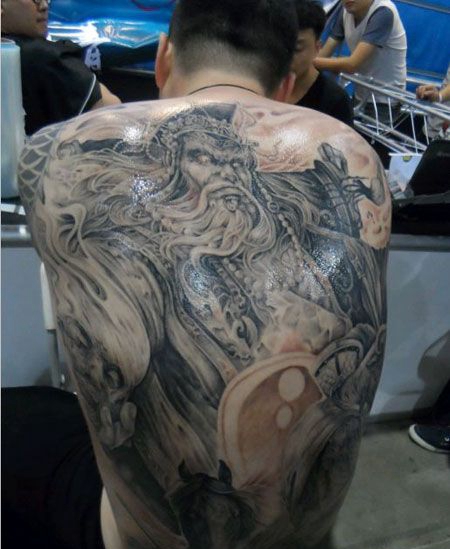 满背霸气的阎王纹身图案