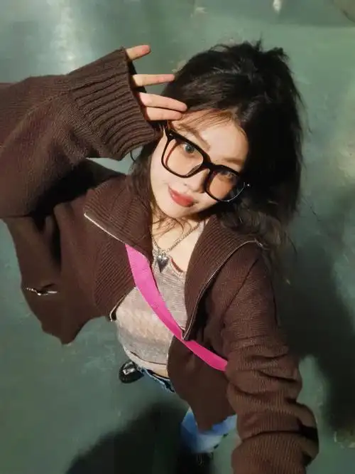 自恋女人的一些浅亚自拍