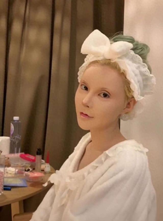 小时候,我们或多或少都曾为芭比娃娃的完美外貌而着迷.