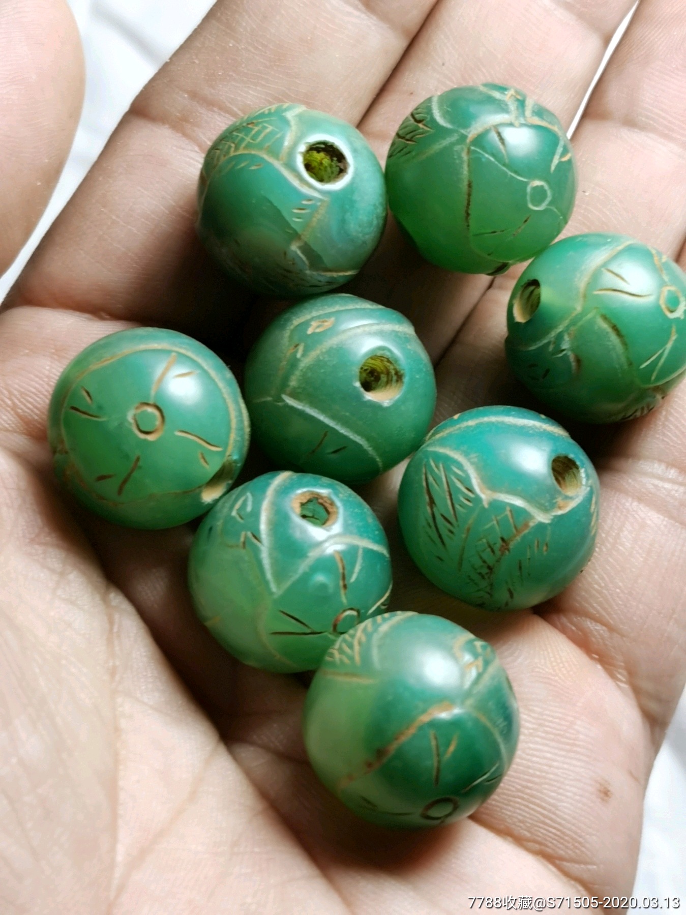 清代老绿玛瑙浮雕珠子