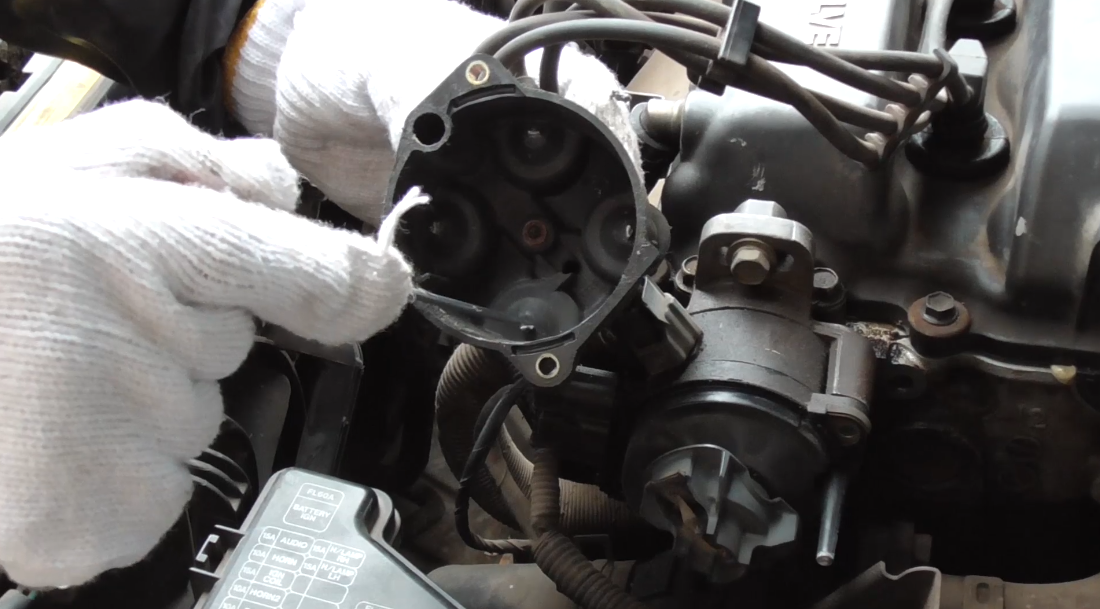 看老式日产发动机分电器是怎么点火的?