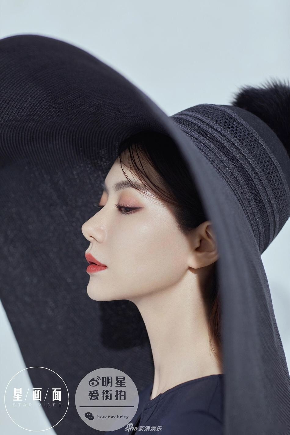 戚薇《星画面》大片曝光,留着优雅长发的戚薇,拥有着令人为之心醉的