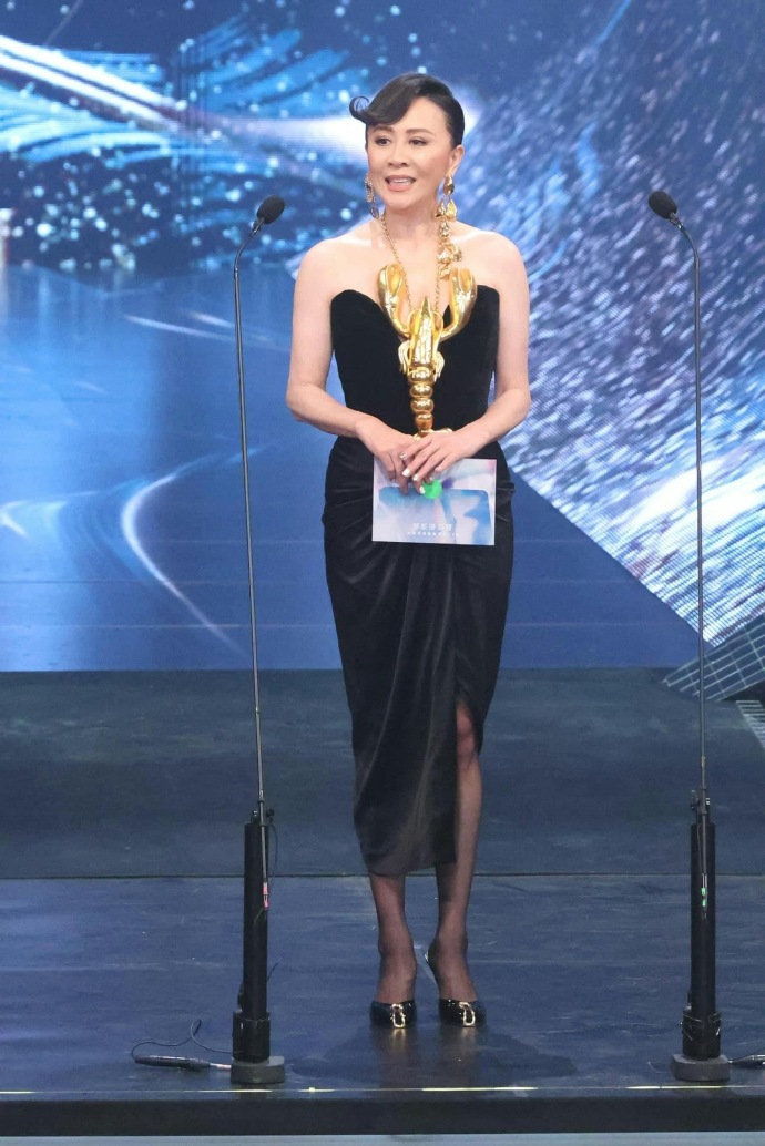 金像奖##春日荐片季##刘嘉玲 龙虾造型