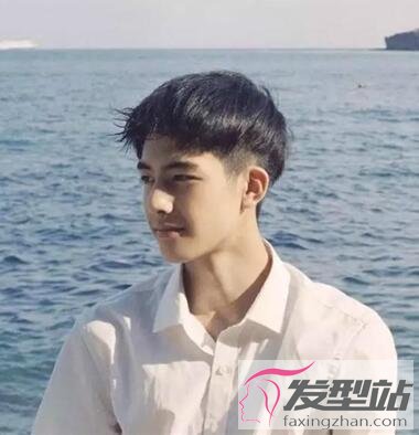 青少年发型两边刮掉 清爽炫酷闪亮整个青春_发型站_最新流行发型设计