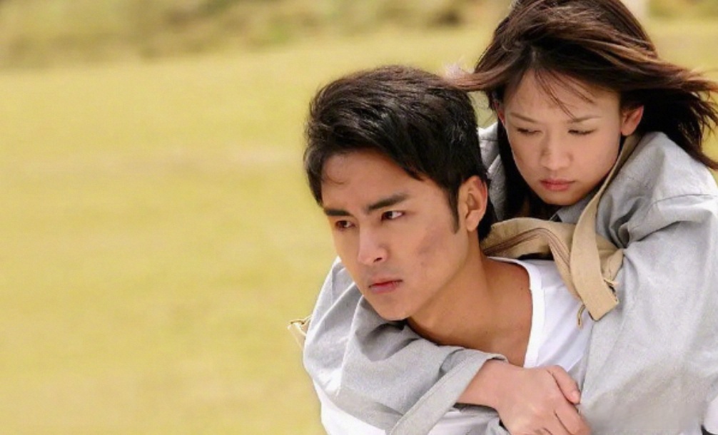 明道陈乔恩# 近日,有媒体拍到明道,陈乔恩以及徐正溪等人聚餐,埠篌