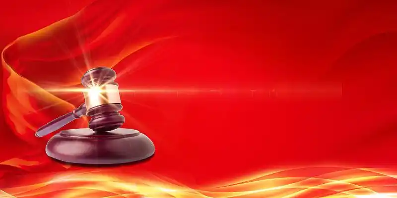 红色金黄色光效法律公平公正锤子法律展板背景