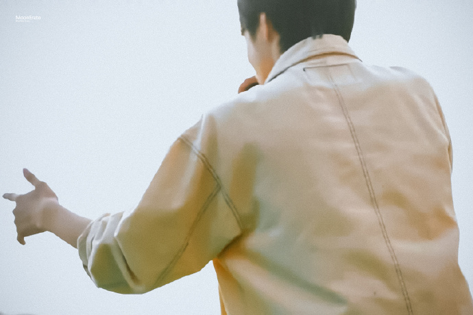 刘耀文金句制造者#lyw#刘耀文 目光磁石#我在黄昏上写一封书信 宰着