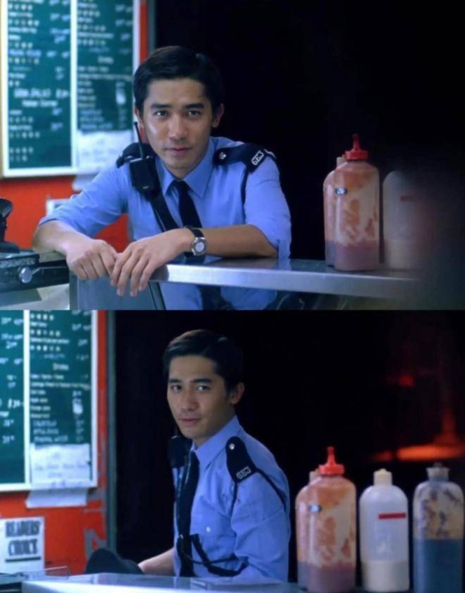 《重庆森林》里,梁朝伟一身制服装出镜,三七分的背头尽显男人魅力,而