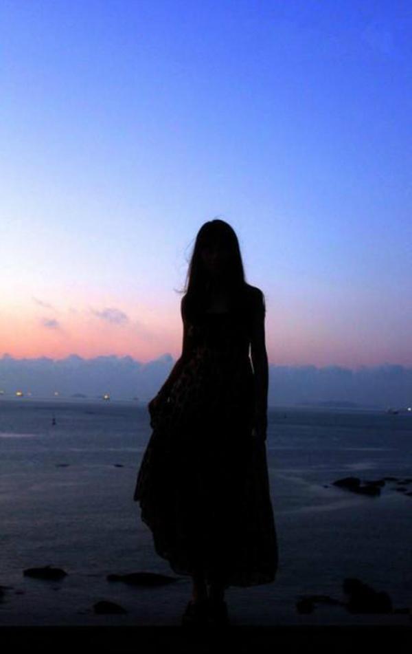 唯美森系的女生背影图片温一壶青春的酒不醉不休