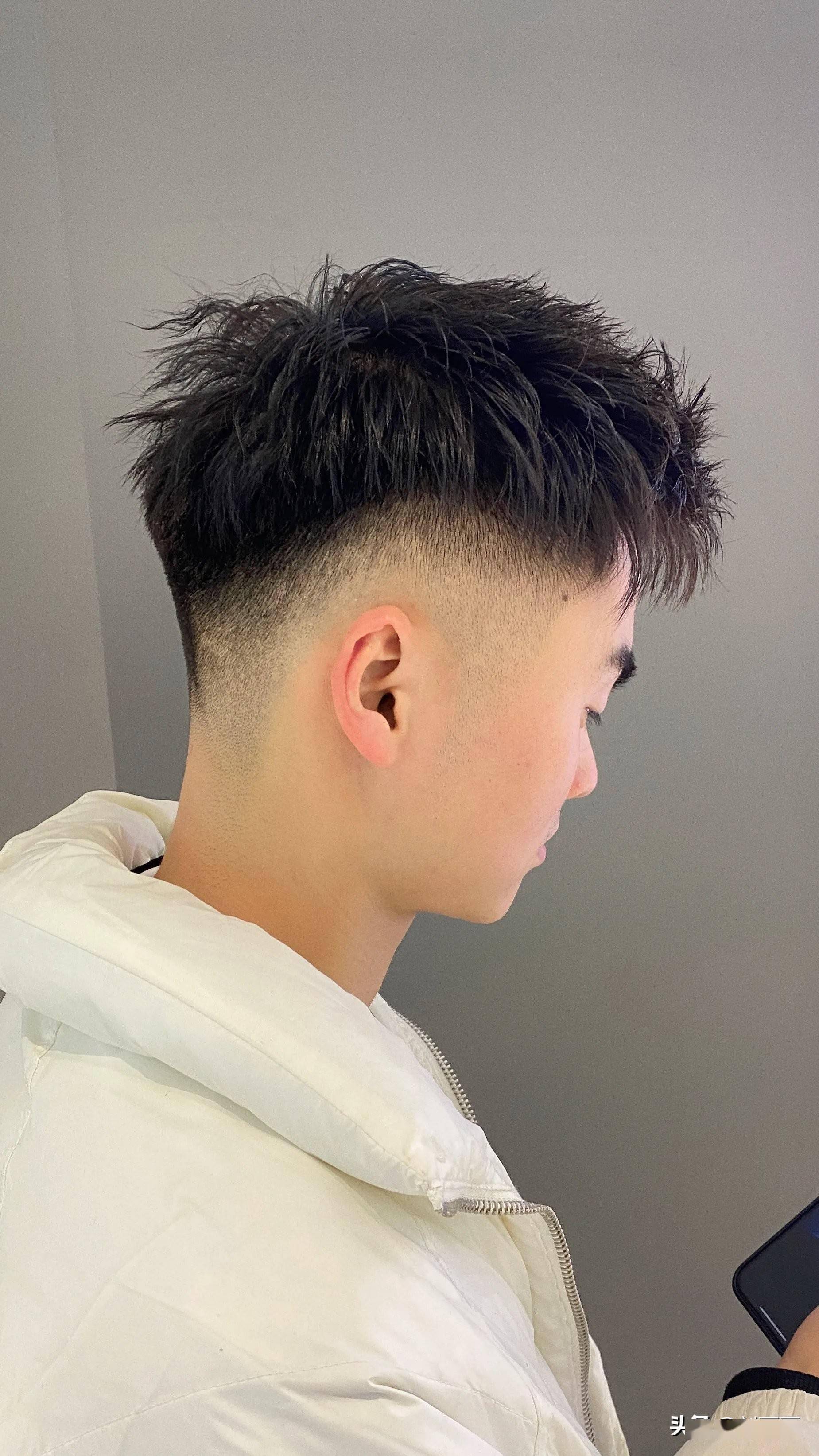 春节男发16款,帅气有型真精神,照着剪就对了_发型_男士_头顶