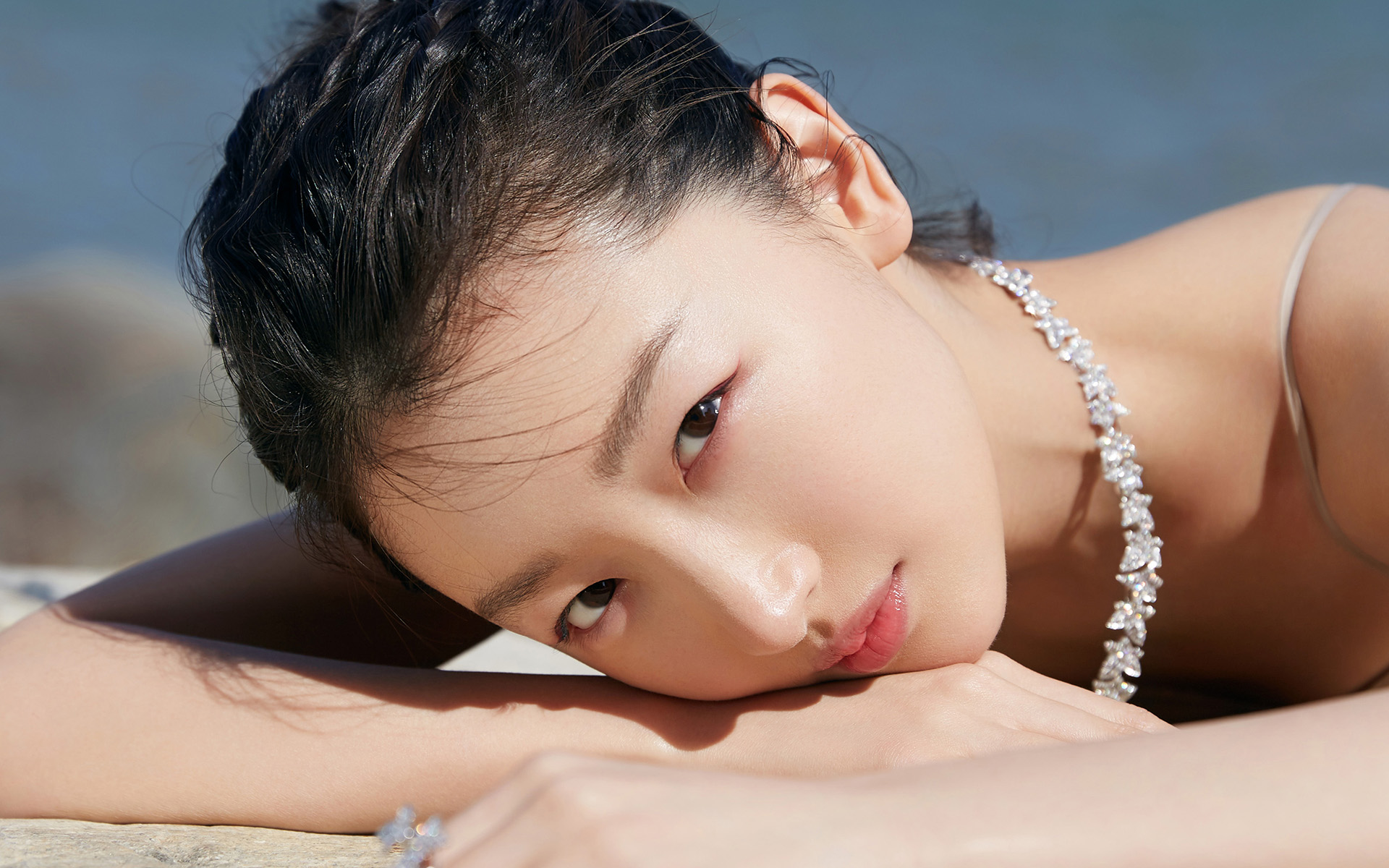 周冬雨海边性感高清桌面壁纸