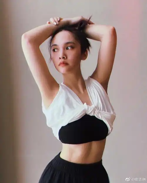 杨丞琳傲人马甲线写真,美女女生-可爱美图