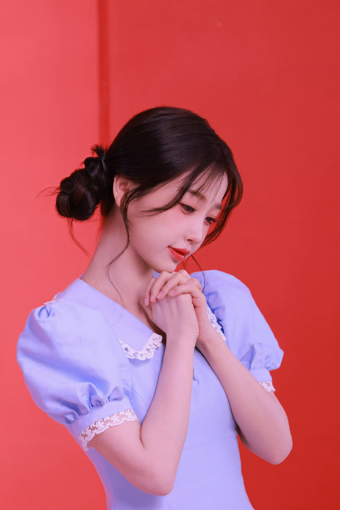 双子头##虞书欣红运妆#虞书欣拍摄花絮图,双子头77红运妆俏皮可爱