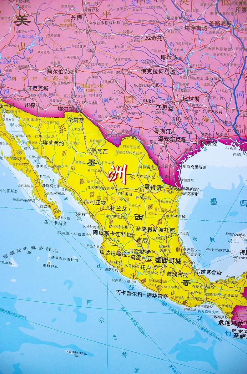 墨西哥在美国下面,跟美国关系不好,美国之前还想修筑美墨边境墙,还要